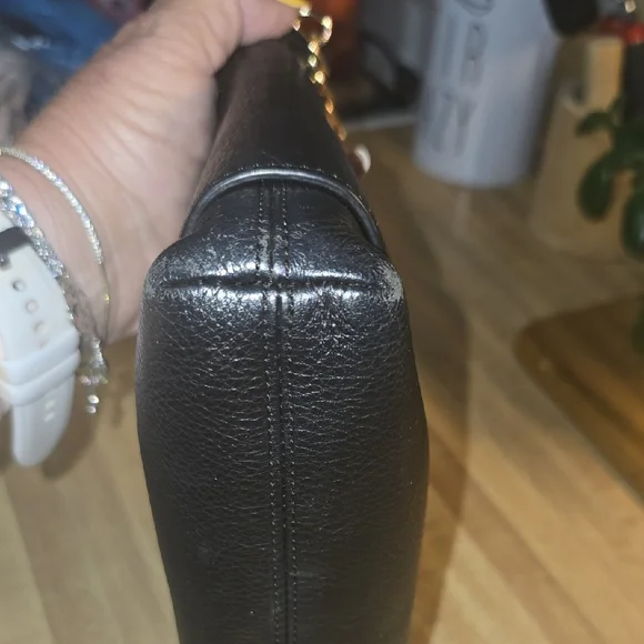 Henri Bendel Black Leather Crossbody Bag with Gold Chain - Picture 7 of 12